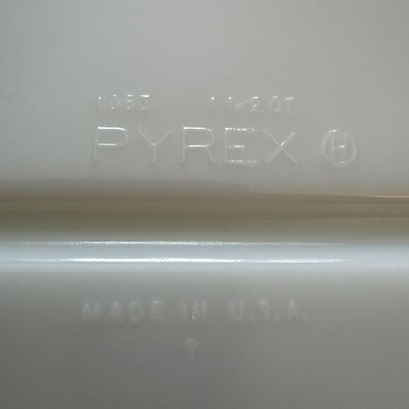 Vintage Pyrex 1063 Divided Milk Glass Dish 1.5 Qt. White - Picture 4 of 4